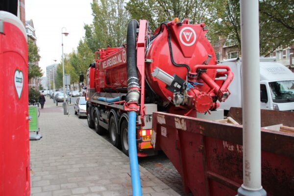 26m3 grond uit een kruipruimte zuigen