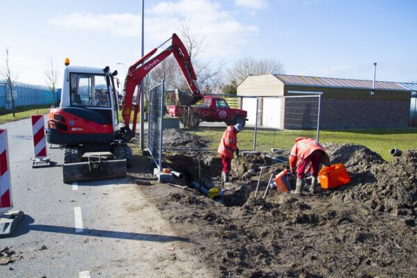 Totaal project project; boringen en spiegellassen